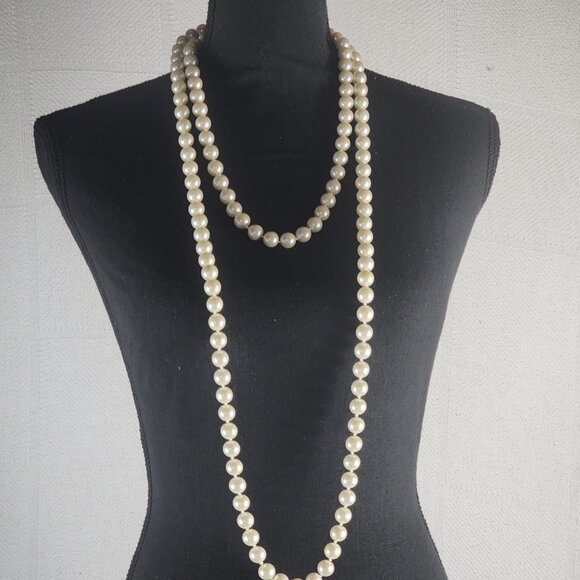 Chico's Extra Long 66" Flapper White Knotted Faux Pearl Unisex Eternity Necklace - Picture 4 of 16